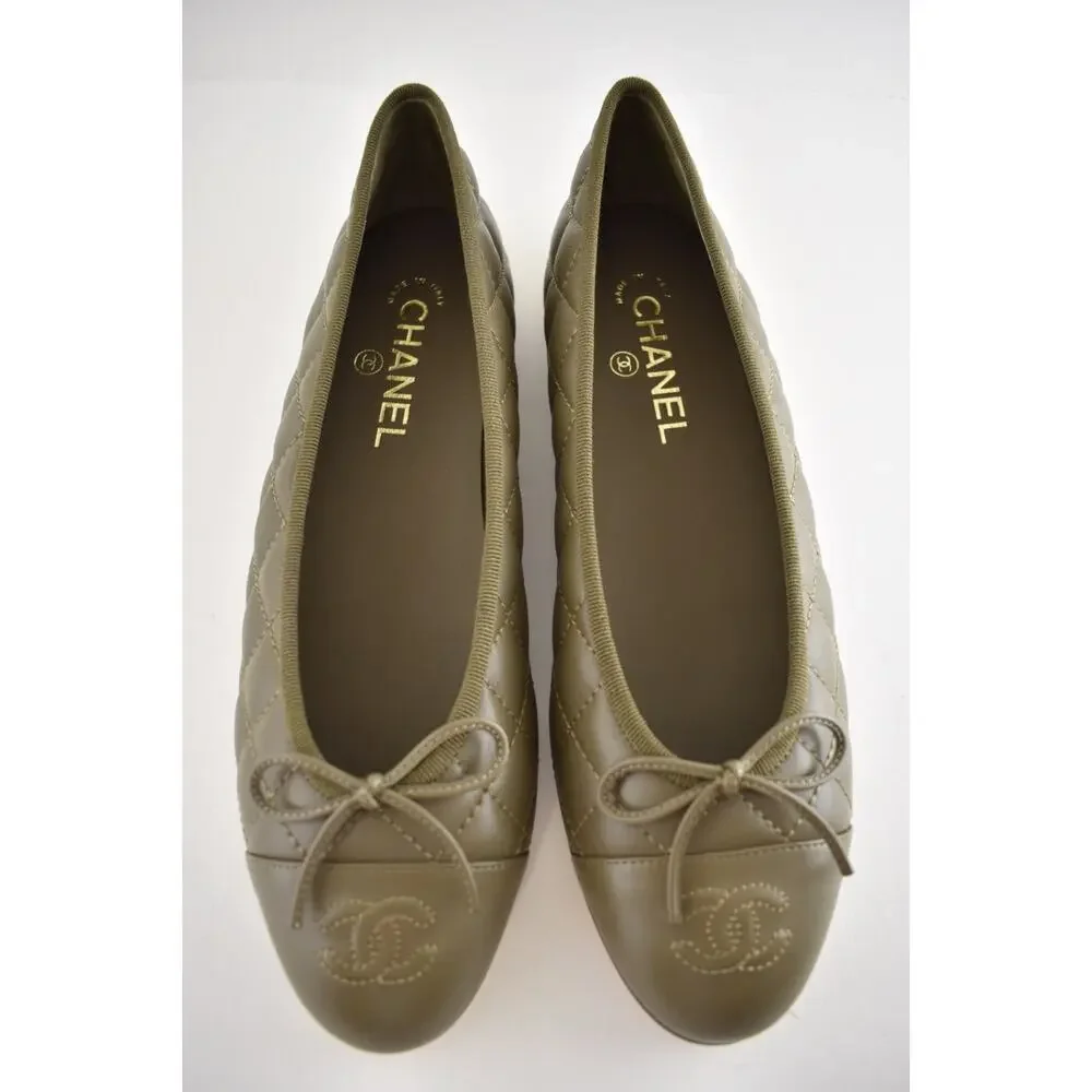 Chanel 26B Dark Khaki Green Lambskin Quilted CC Logo Ballet Ballerina Flat 37.5